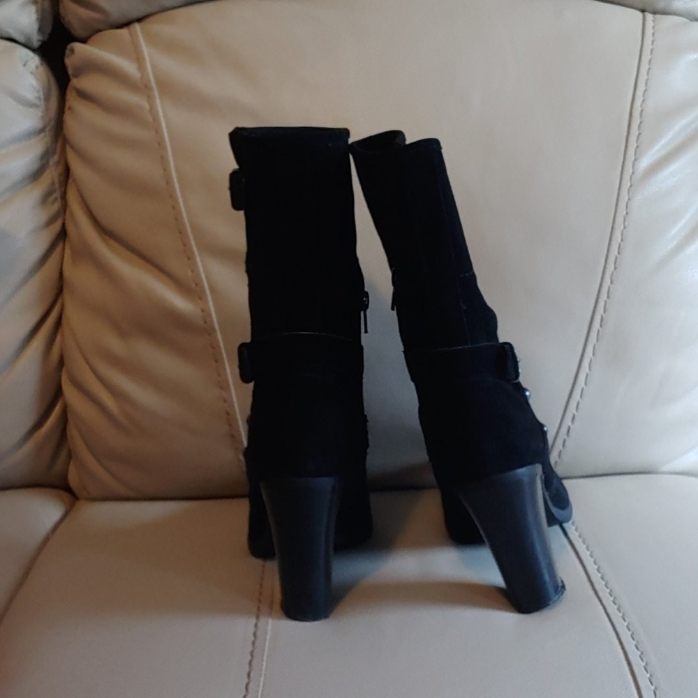 Boots - Picture 4 of 7